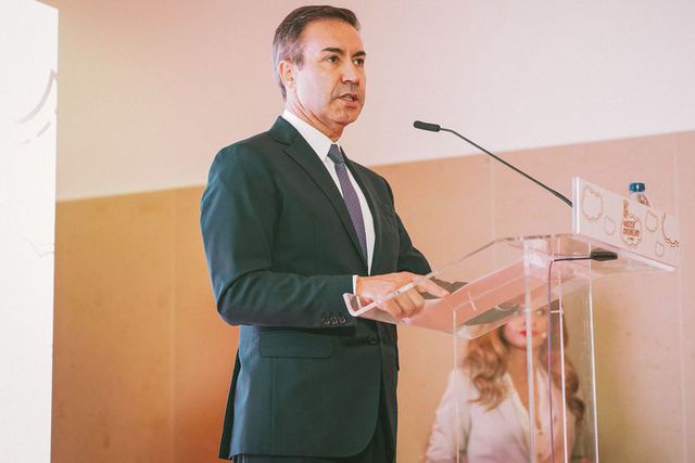 Obviamente, António Salvador