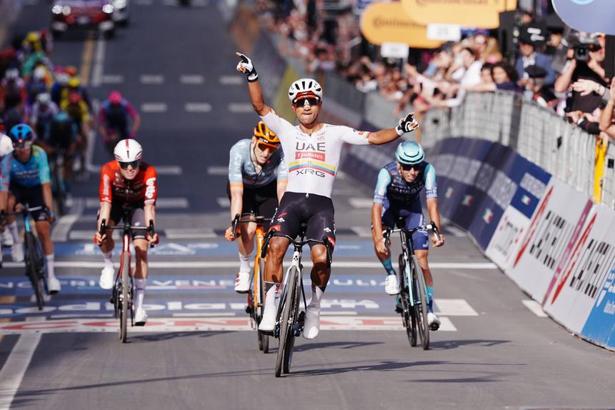 Jhonatan Narvaéz (UAE Emirates) venceu a 4.ª etapa do Giro - Foto: IMAGO