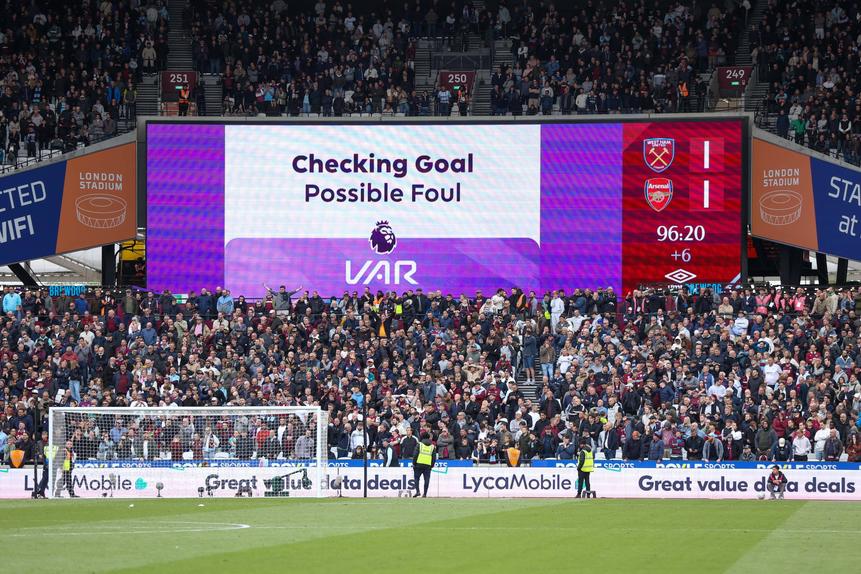 VAR tem estado no epicentro da polémica nos últimos dias em Inglaterra