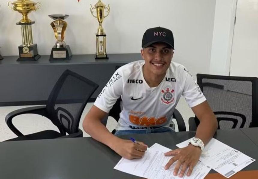 Kauê Moreira de Souza assinou pelo Corinthians em 2019