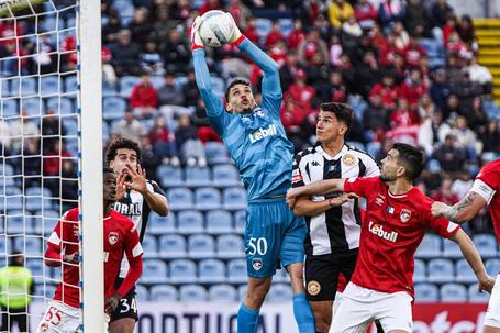 João Afonso estreou-se pelo Santa Clara, contra o Nacional. -Foto: SANTA CLARA