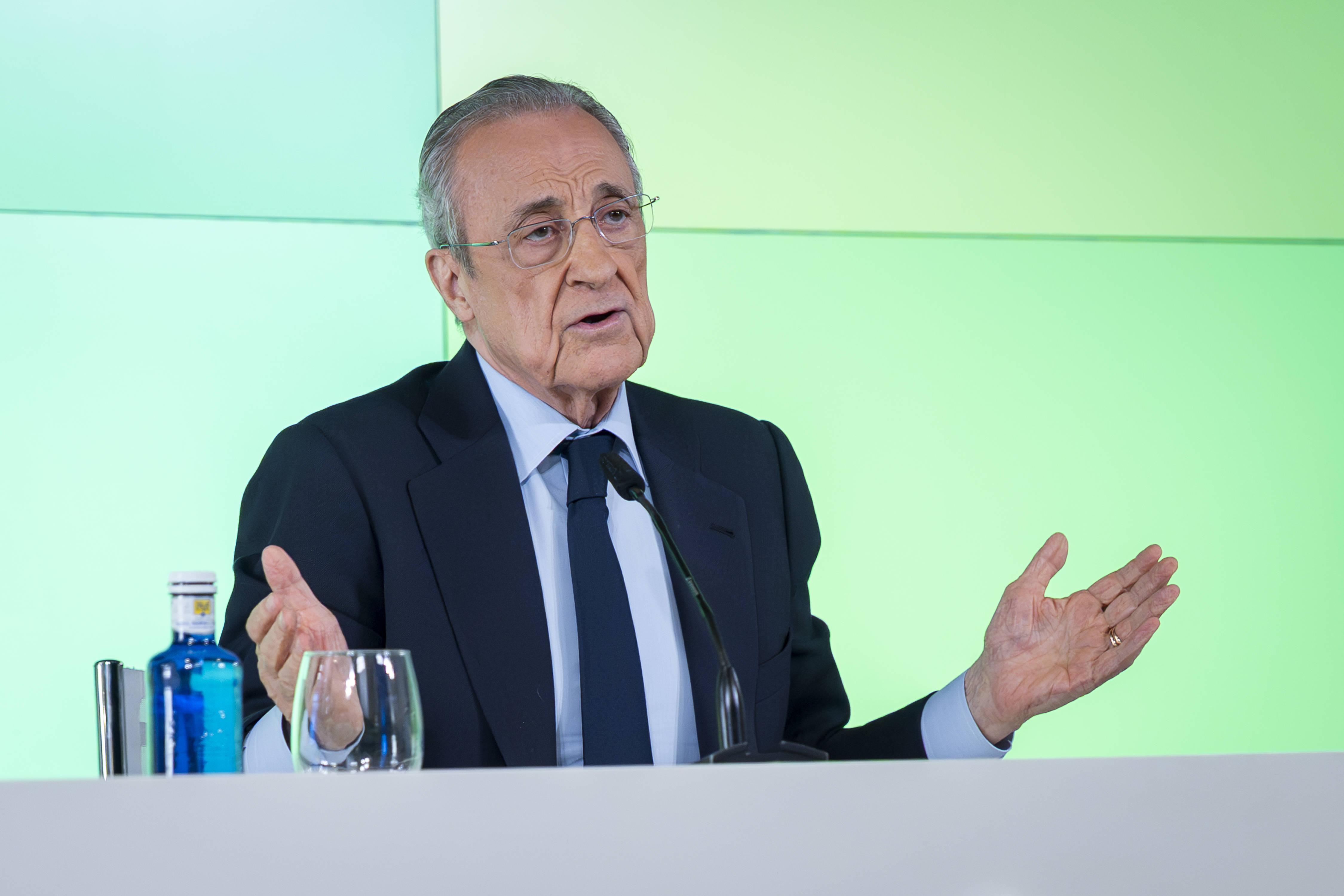 Florentino Pérez em conferência de imprensa do Real Madrid