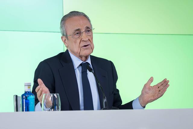 Florentino Pérez em conferência de imprensa do Real Madrid