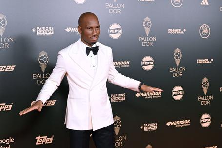 Didier Drogba detém o Phoenix Rising, nos EUA