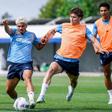 Bernardo Lima em disputa de bola com William Gomes no treino desta terça-feira - Foto: FC PORTO