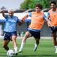 Bernardo Lima em disputa de bola com William Gomes no treino desta terça-feira - Foto: FC PORTO
