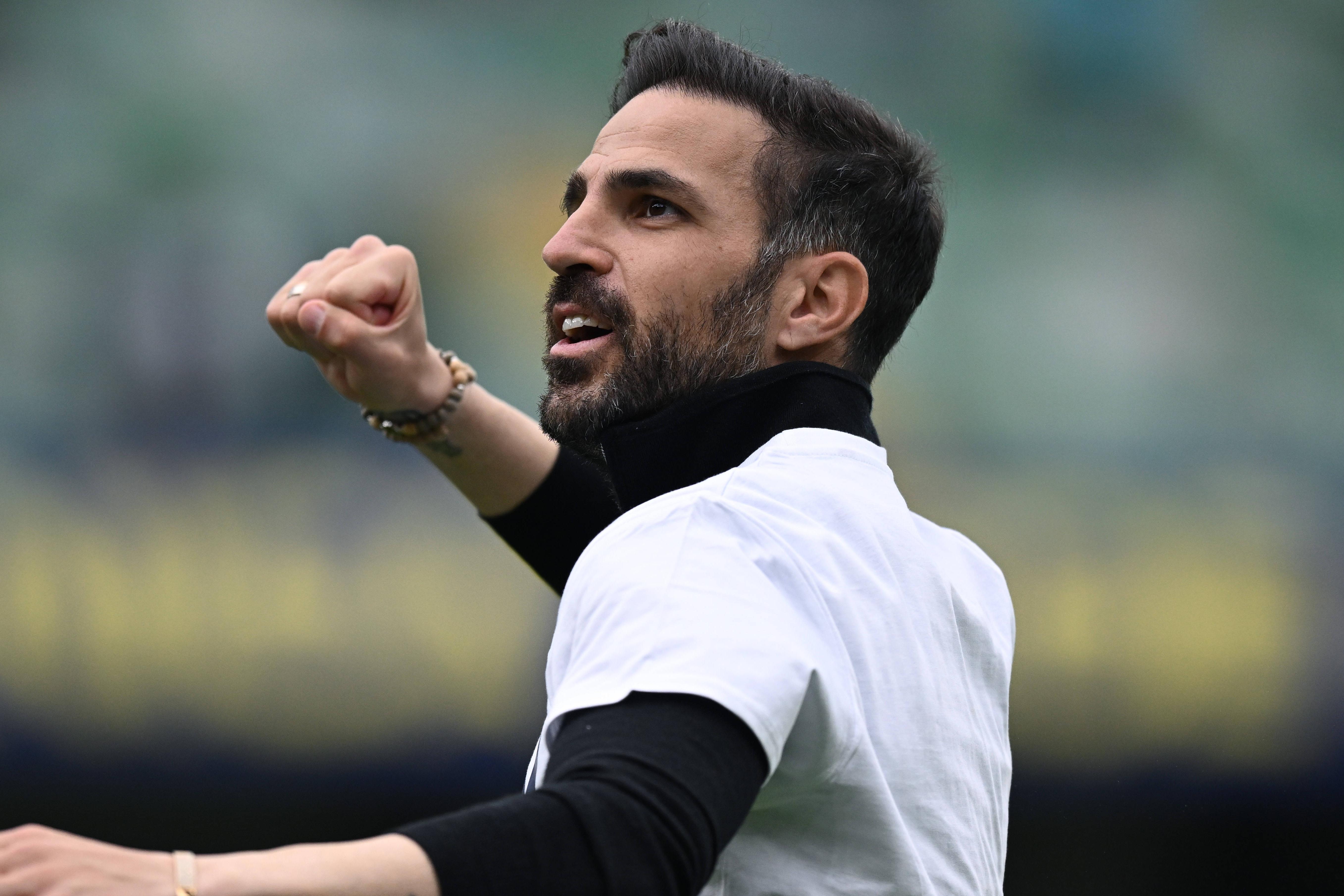 Cesc Fàbregas a festejar o histórico apuramento do Como para as competições europeias