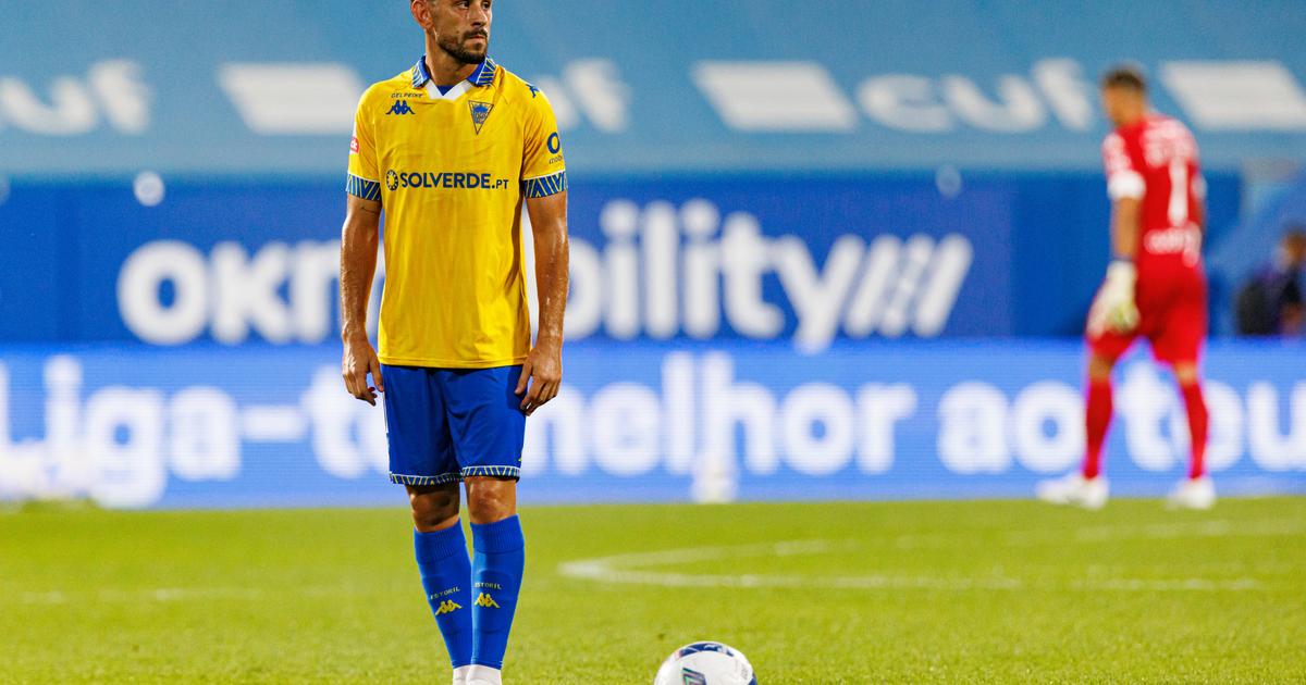 Pizzi será homenageado no Estoril-Benfica