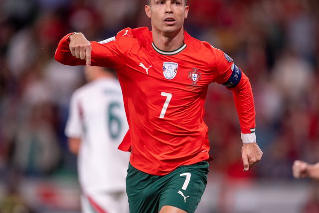 Cristiano Ronaldo, capitão de Portugal e de Roberto Martínez