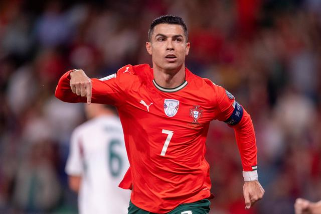 Cristiano Ronaldo, capitão de Portugal e de Roberto Martínez