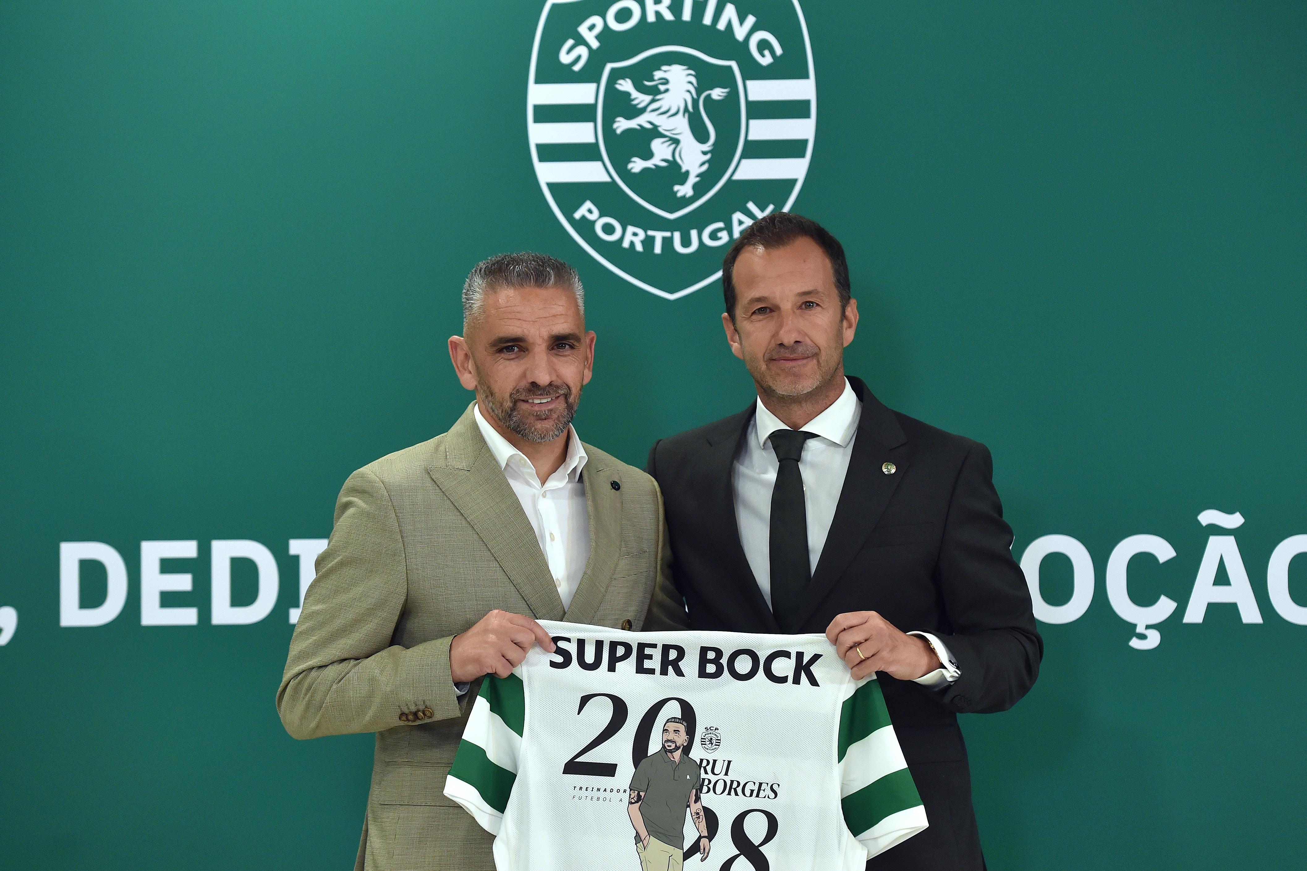 A renovação de Rui Borges, oficializada quando o Sporting passou para o 3.º lugar, ganhou uma dimensão simbólica — Foto: MIGUEL NUNES