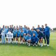 Grupo reunido com duas adeptas especiais - Foto: FC Porto