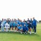 Grupo reunido com duas adeptas especiais - Foto: FC Porto