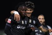 Maxi Araújo agarrado a Quenda a festejar o golo que o camisola 7 marcou ao Rio Ave - Foto: estela Silva/Lusa