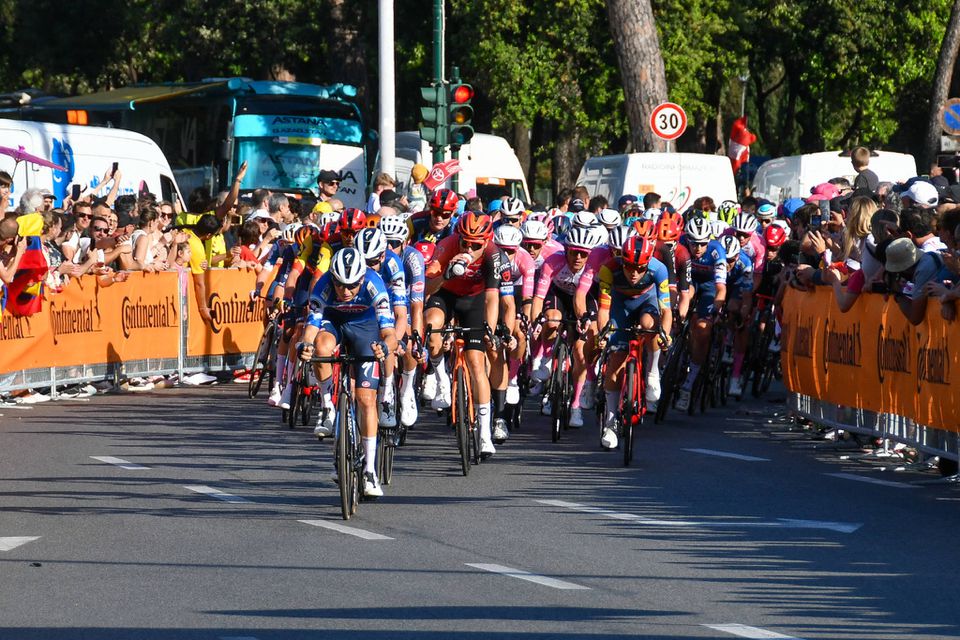 UCI cria novas regras para reduzir risco de quedas