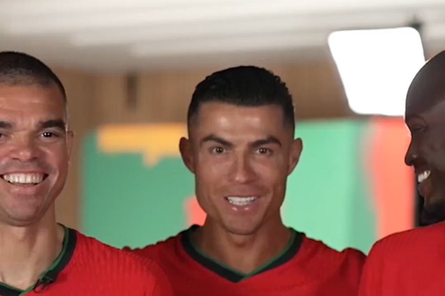 Cristiano Ronaldo: «Que menino bonito, pá!»