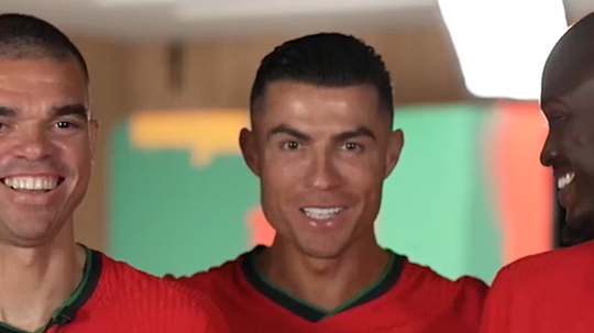 Cristiano Ronaldo: «Que menino bonito, pá!»