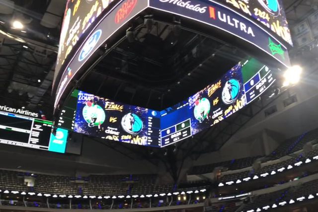 O ambiente pré-jogo 3 da final entre Mavericks e Celtics
