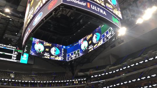 O ambiente pré-jogo 3 da final entre Mavericks e Celtics