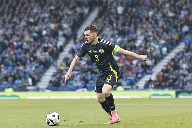 Não era bom e trabalhou num supermercado, mas chegou ao Liverpool e à seleção