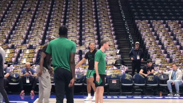 Neemias Queta aquece para o Jogo 3 da final