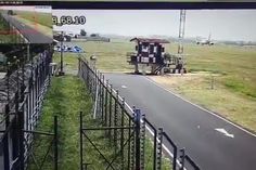 O vídeo que mostra a descolagem e queda do avião na Índia