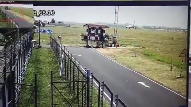 O vídeo que mostra a descolagem e queda do avião na Índia