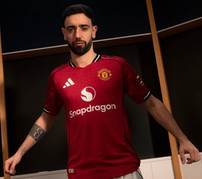 Fotos: Old Trafford inspirou nova camisola do Manchester United