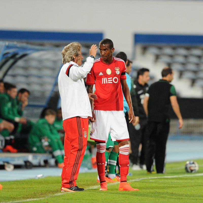 Talisca lembra Jesus no Benfica: «Puxou-me as orelhas, mas ensinou-me muito»