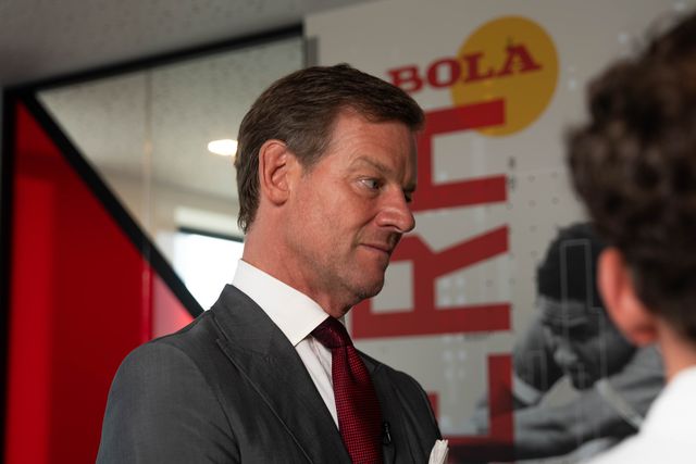 Martim Mayer: «Sócios que detêm ações da Benfica SAD, se puderem guardem-nas»