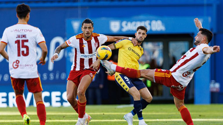 Mercado (oficial): experiente defesa-central sai da Liga e ruma à Liga 3