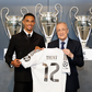 Trent Alexander-Arnold e Florentino Pérez na apresentação. Foto Real Madrid