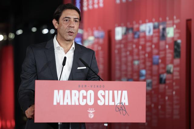 Rui Costa durante a apresentação de Marco Silva como novo treinador - Foto: Benfica