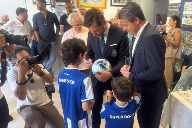 Villas-Boas está em Monção, num convívio com portista daquela vila -  Foto: A BOLA