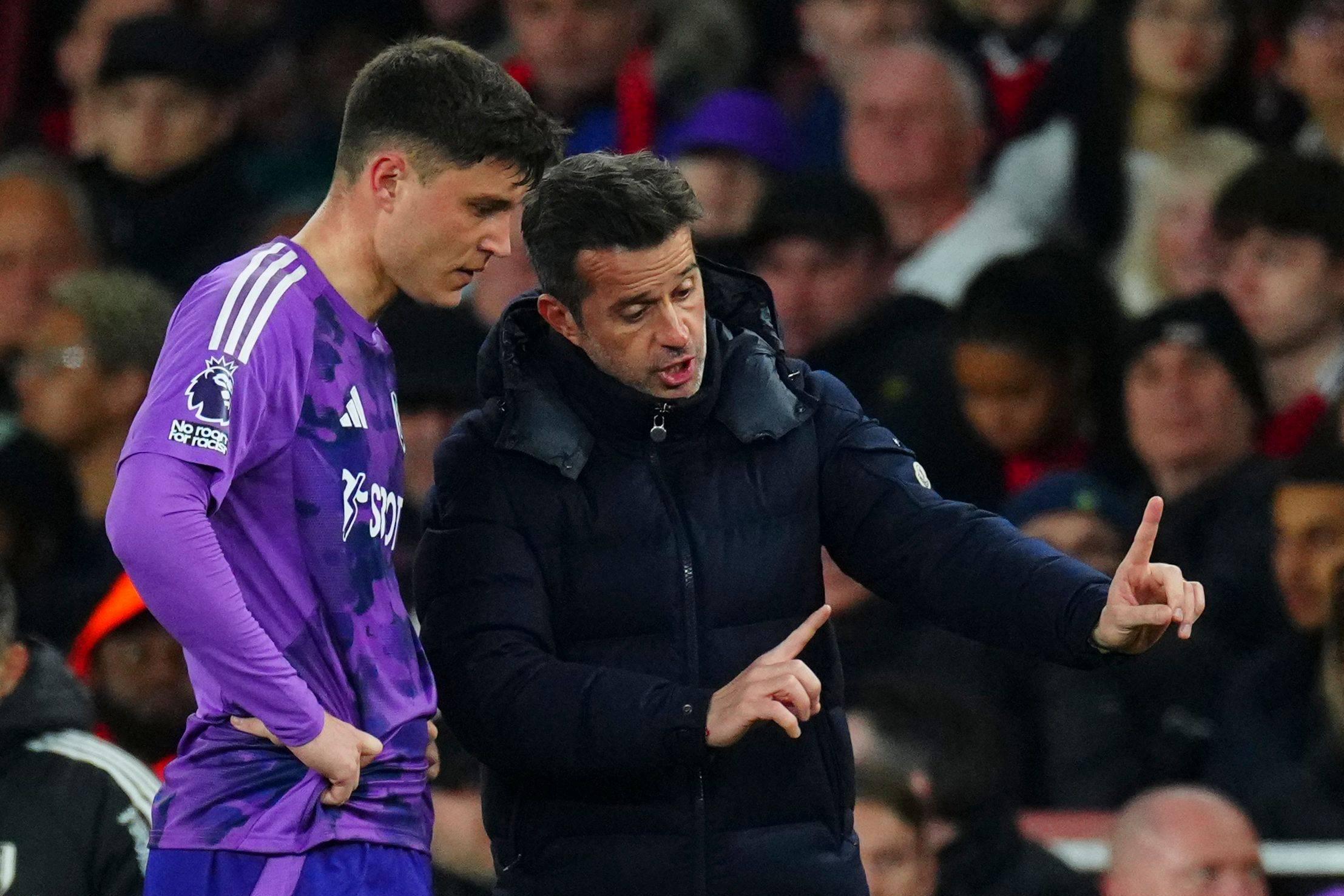 Marco Silva a falar com Jorge Cuenca no Fulham