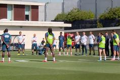 Seleção cumpre um minuto de silêncio