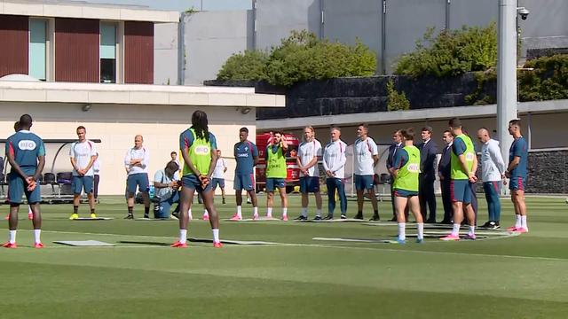 Seleção cumpre um minuto de silêncio
