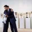 O abraço do presidente do FC Porto, André Villas-Boas, a André Silva após assinatura do contrato. Foto FC Porto