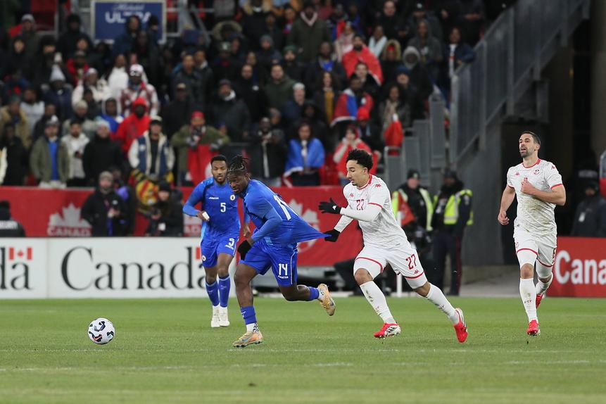 Leverton Pierre em jogo frente ao Canadá