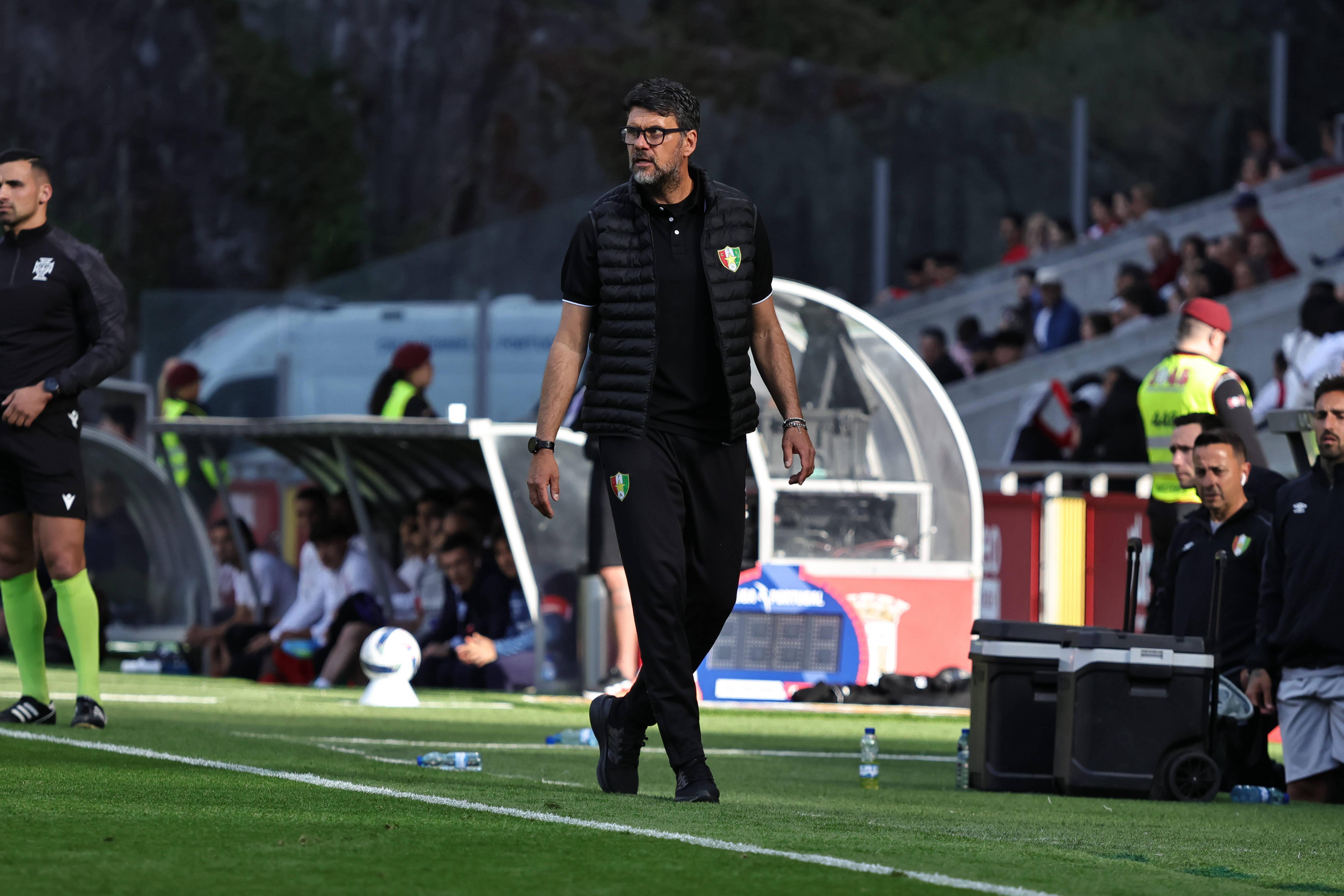 Cristiano Bacci fez apenas três jogos no Estrela da Amadora, garantiu a permanência e agora deixa o clube