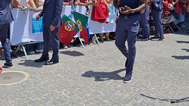 Rafael Leão a encaminhar-se para o autocarro - Foto: A BOLA