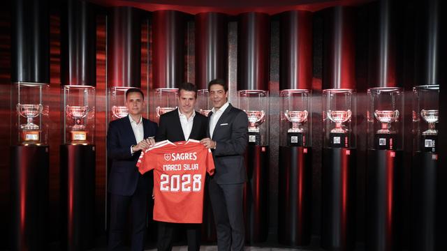 Marco Silva com Mário Branco e Rui Costa - Foto: Benfica