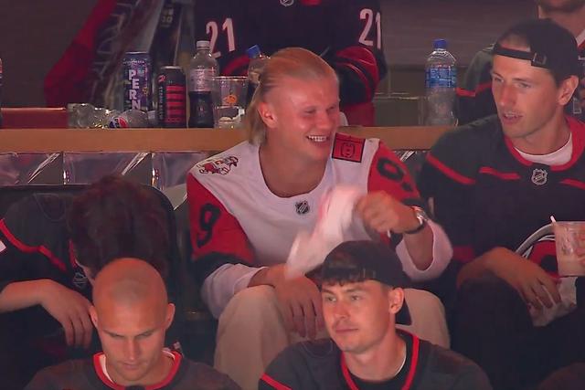 Vídeo: Haaland 'escapou' do estágio da Noruega para a final da NHL