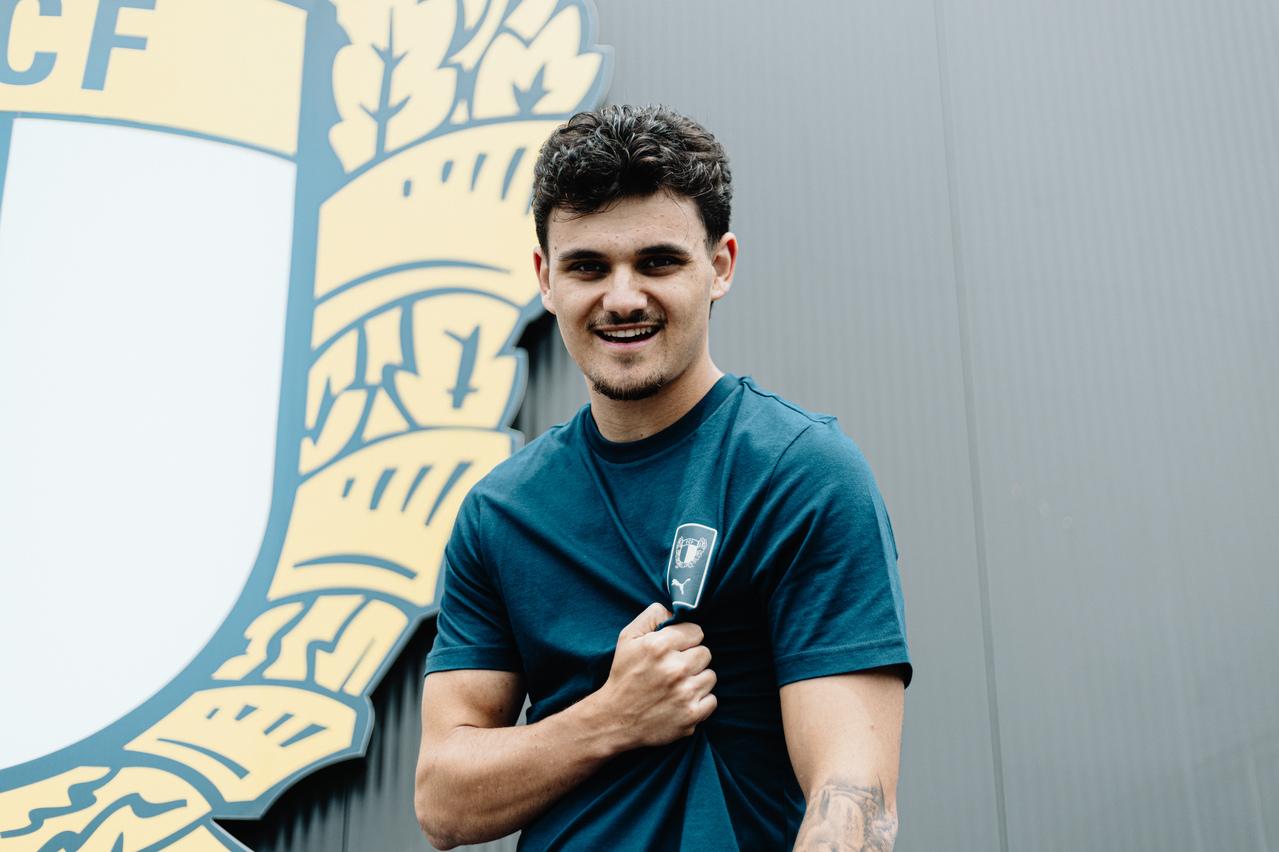 Leny Meyer, que alinhava na equipa B do Estugarda, é o mais recente reforço do Famalicão — Foto: Famalicão