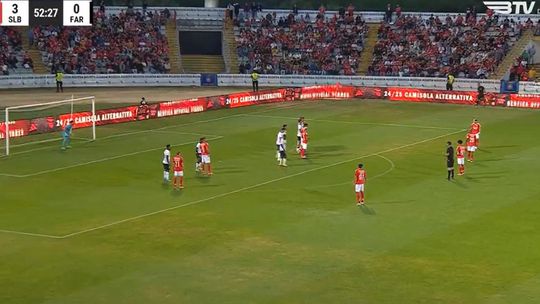 Vídeo: Rollheiser marca de livre o quarto do Benfica