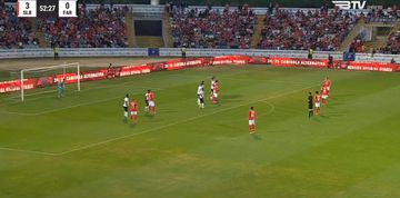 Vídeo: Rollheiser marca de livre o quarto do Benfica