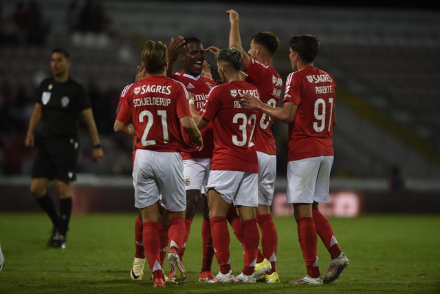 Benfica-Farense: siga em direto o primeiro teste das águias