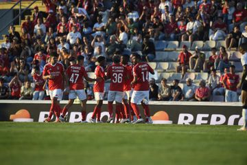 Vídeo: primeiro golo do novo Benfica é de Florentino e de fora da área