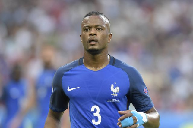 Evra condenado a um ano de prisão por abandono da família