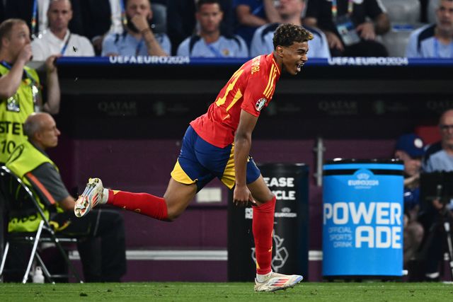 Rice rendido a Yamal: «Eu com 16 anos estava a tentar passar nos exames…»